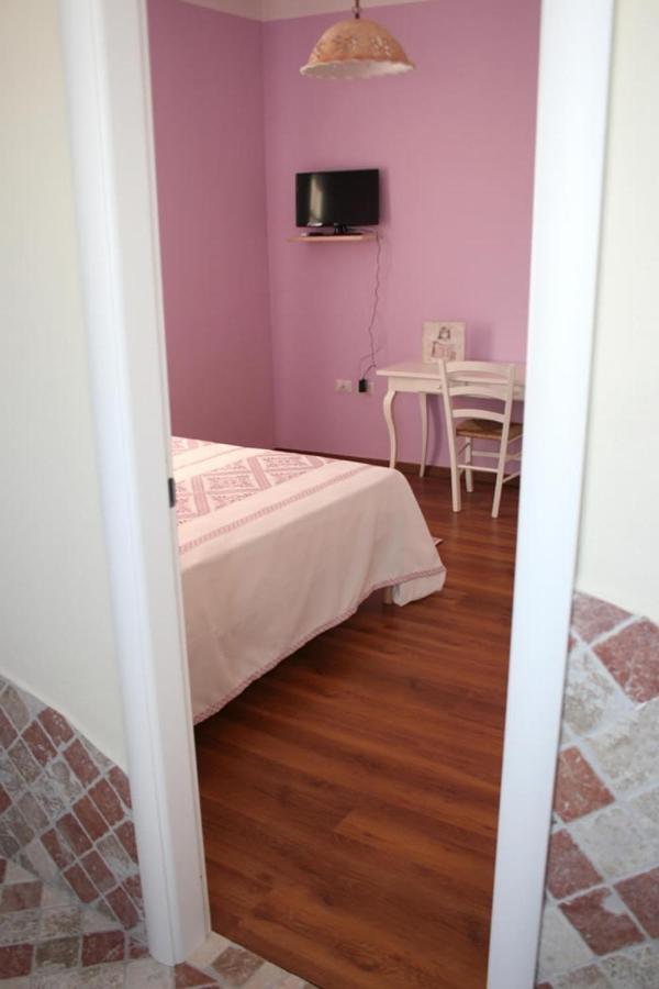 Guest House Le Gemelle Luras Exterior foto