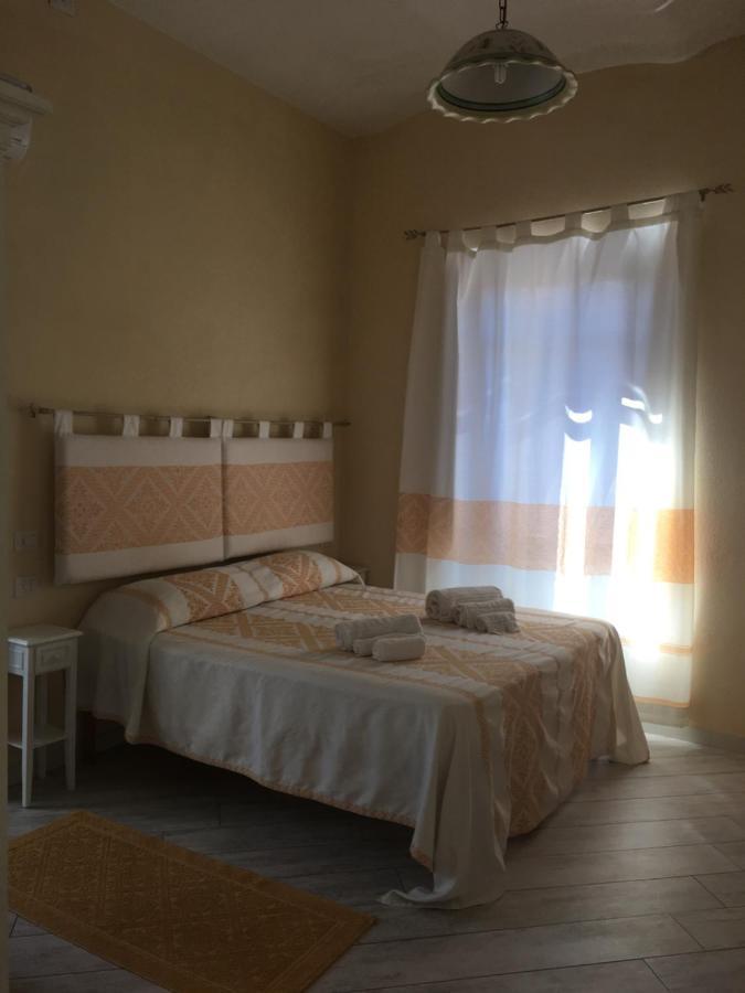 Guest House Le Gemelle Luras Exterior foto